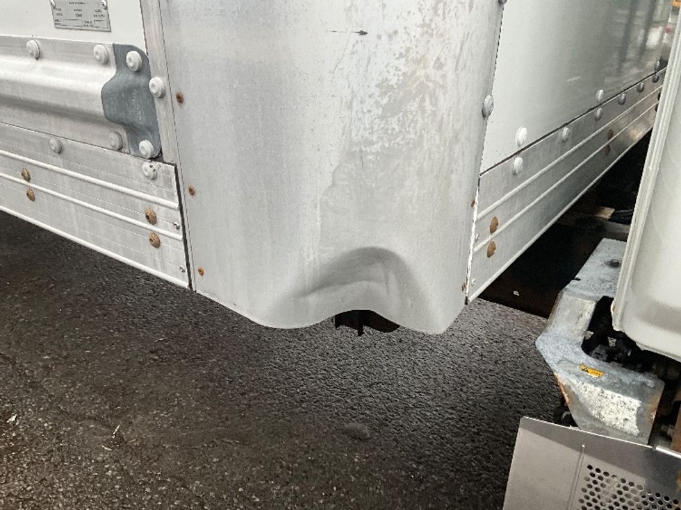 Medium Duty Box Truck-Light and Medium Duty Trucks-Hino-2019-268-Ottawa-ON-185,767\n\t\tkm-$ 76,750 - Image 25