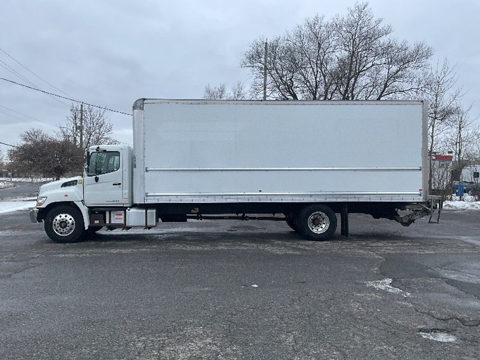 Medium Duty Box Truck-Light and Medium Duty Trucks-Hino-2019-268-Ottawa-ON-185,767\n\t\tkm-$ 76,750 - Image 4