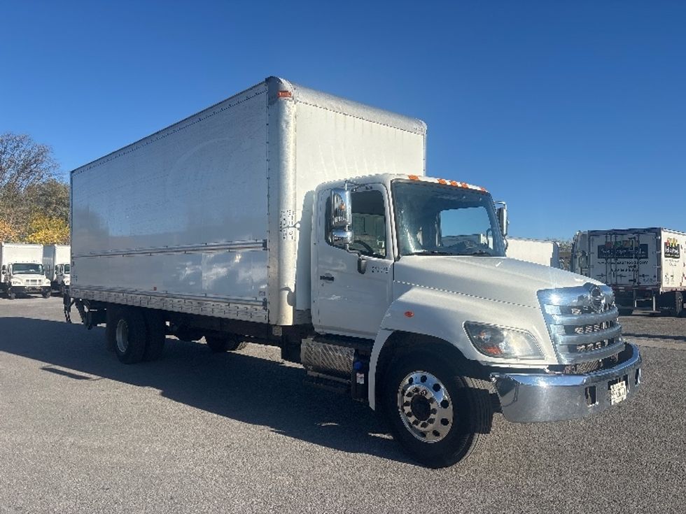 Medium Duty Box Truck-Light and Medium Duty Trucks-Hino-2019-268-Ottawa-ON-272,929\n\t\tkm-$ 69,000 - Image 1