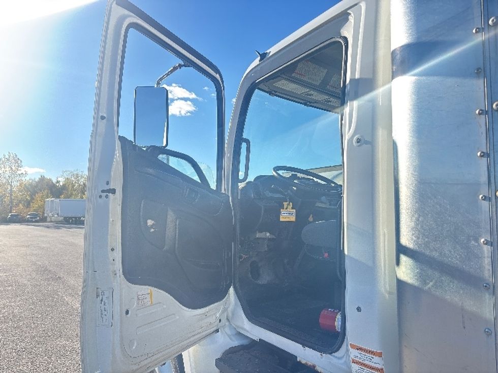 Medium Duty Box Truck-Light and Medium Duty Trucks-Hino-2019-268-Ottawa-ON-272,929\n\t\tkm-$ 69,000 - Image 16