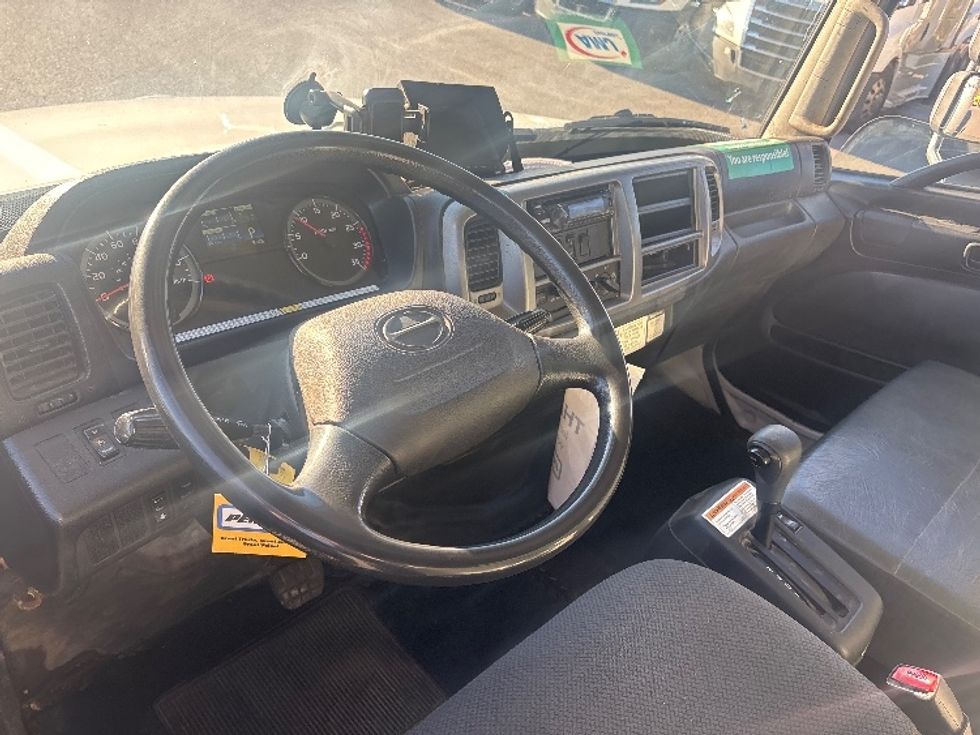 Medium Duty Box Truck-Light and Medium Duty Trucks-Hino-2019-268-Ottawa-ON-272,929\n\t\tkm-$ 69,000 - Image 17