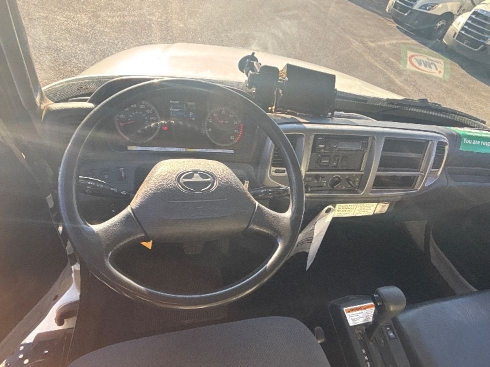 Medium Duty Box Truck-Light and Medium Duty Trucks-Hino-2019-268-Ottawa-ON-272,929\n\t\tkm-$ 69,000 - Image 18