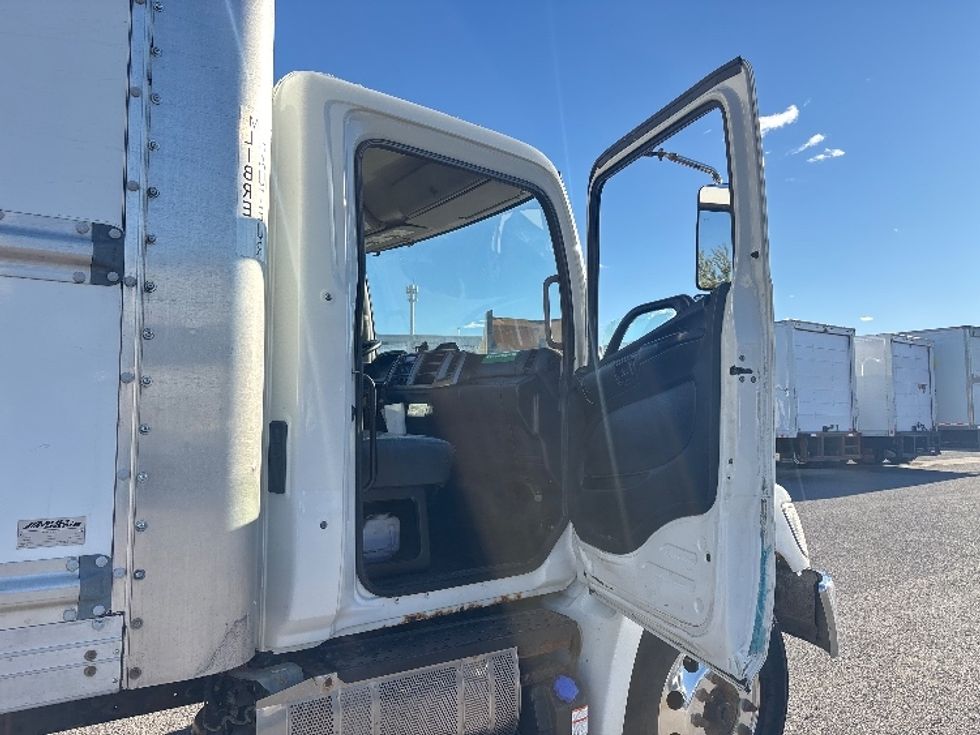 Medium Duty Box Truck-Light and Medium Duty Trucks-Hino-2019-268-Ottawa-ON-272,929\n\t\tkm-$ 69,000 - Image 20