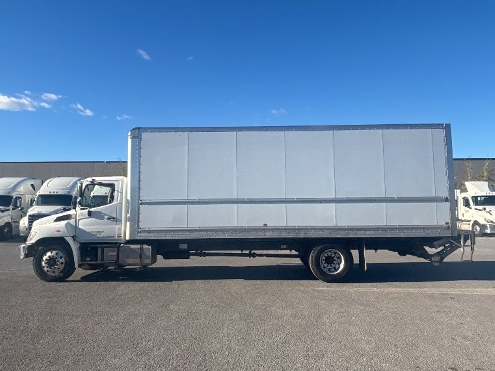 Medium Duty Box Truck-Light and Medium Duty Trucks-Hino-2019-268-Ottawa-ON-272,929\n\t\tkm-$ 69,000 - Image 4