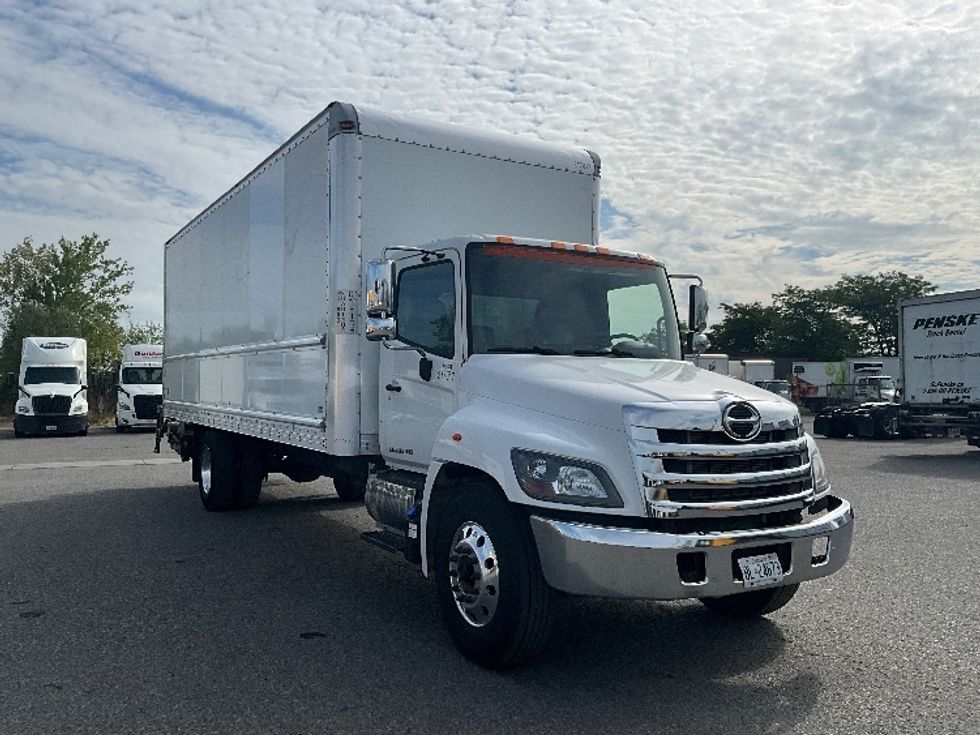 Medium Duty Box Truck-Light and Medium Duty Trucks-Hino-2019-268-Ottawa-ON-360,985\n\t\tkm-$ 58,250 - Image 1