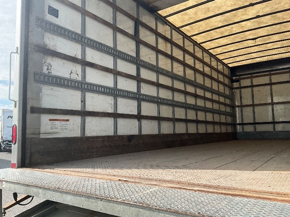 Medium Duty Box Truck-Light and Medium Duty Trucks-Hino-2019-268-Ottawa-ON-360,985\n\t\tkm-$ 58,250 - Image 10