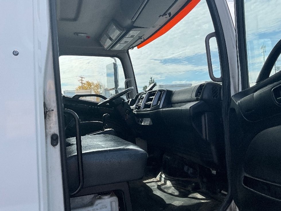 Medium Duty Box Truck-Light and Medium Duty Trucks-Hino-2019-268-Ottawa-ON-360,985\n\t\tkm-$ 58,250 - Image 19