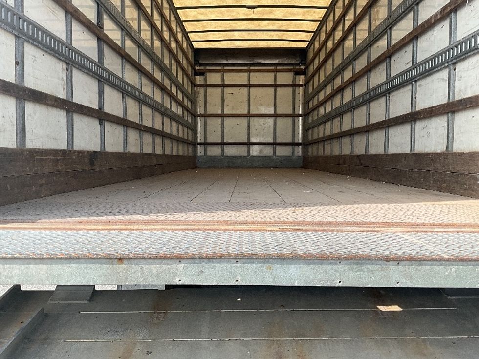 Medium Duty Box Truck-Light and Medium Duty Trucks-Hino-2019-268-Ottawa-ON-360,985\n\t\tkm-$ 58,250 - Image 9