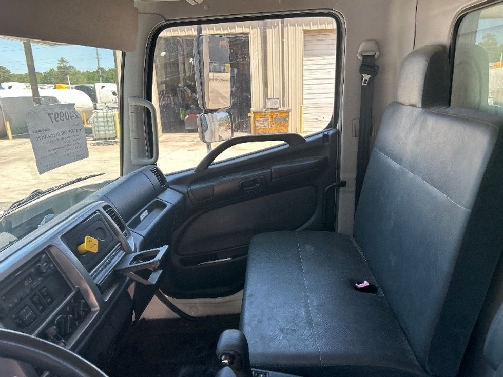Medium Duty Box Truck-Light and Medium Duty Trucks-Hino-2019-268-Pell City-AL-23,008\n\t\tmiles-$ 59,000 - Image 18