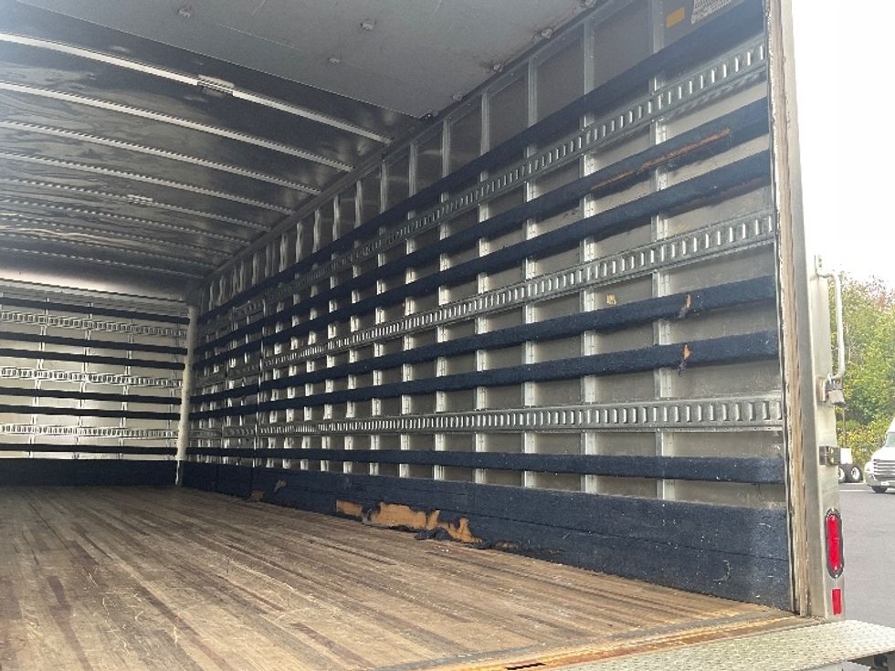 Medium Duty Box Truck-Light and Medium Duty Trucks-Hino-2019-268-Pennsauken-NJ-121,502\n\t\tmiles-$ 52,750 - Image 12