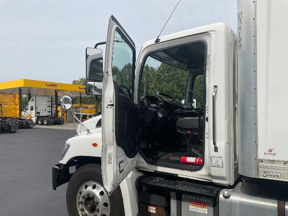 Medium Duty Box Truck-Light and Medium Duty Trucks-Hino-2019-268-Pennsauken-NJ-121,502\n\t\tmiles-$ 52,750 - Image 16