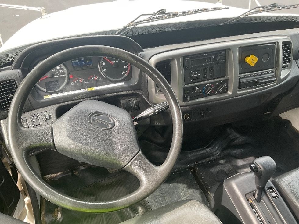 Medium Duty Box Truck-Light and Medium Duty Trucks-Hino-2019-268-Pennsauken-NJ-121,502\n\t\tmiles-$ 52,750 - Image 18