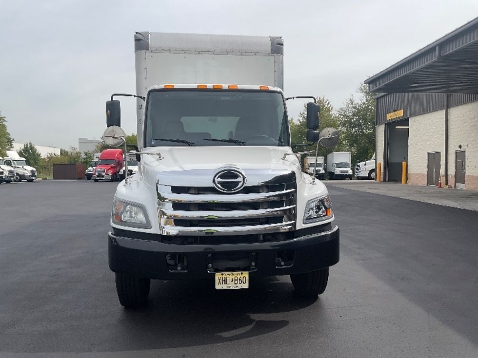 Medium Duty Box Truck-Light and Medium Duty Trucks-Hino-2019-268-Pennsauken-NJ-121,502\n\t\tmiles-$ 52,750 - Image 2