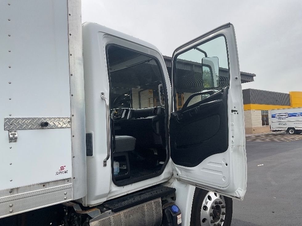 Medium Duty Box Truck-Light and Medium Duty Trucks-Hino-2019-268-Pennsauken-NJ-121,502\n\t\tmiles-$ 52,750 - Image 20