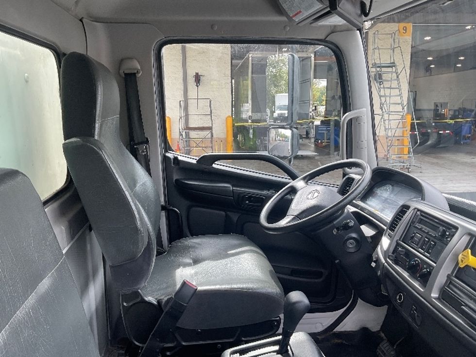 Medium Duty Box Truck-Light and Medium Duty Trucks-Hino-2019-268-Pennsauken-NJ-121,502\n\t\tmiles-$ 52,750 - Image 22