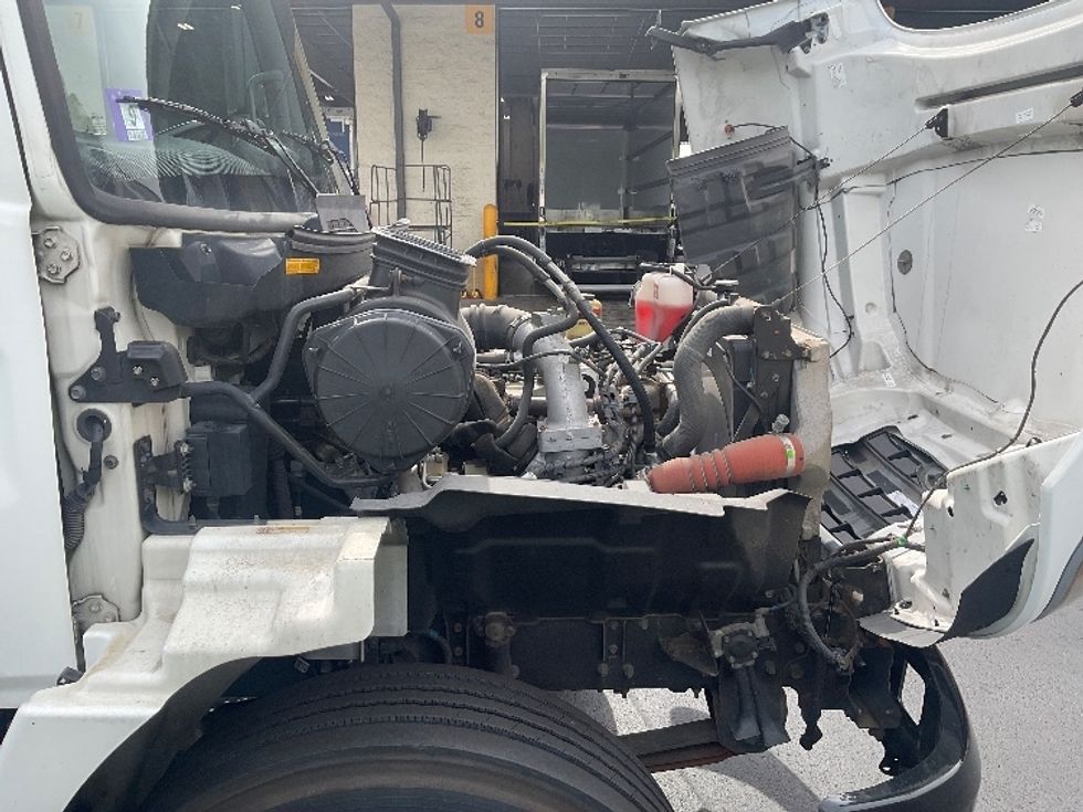 Medium Duty Box Truck-Light and Medium Duty Trucks-Hino-2019-268-Pennsauken-NJ-121,502\n\t\tmiles-$ 52,750 - Image 25