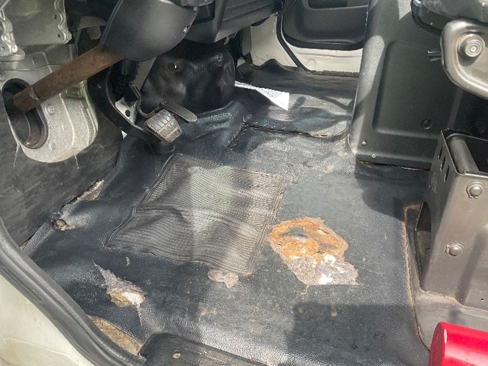 Medium Duty Box Truck-Light and Medium Duty Trucks-Hino-2019-268-Pennsauken-NJ-121,502\n\t\tmiles-$ 52,750 - Image 27