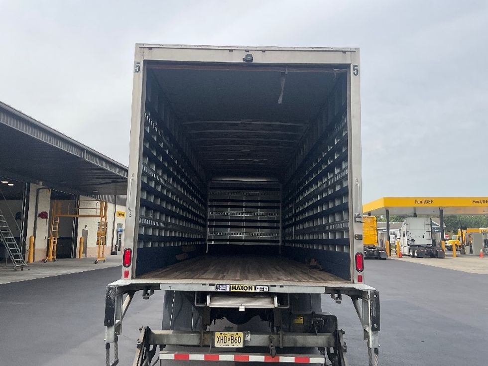 Medium Duty Box Truck-Light and Medium Duty Trucks-Hino-2019-268-Pennsauken-NJ-121,502\n\t\tmiles-$ 52,750 - Image 9