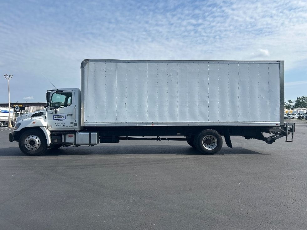 Medium Duty Box Truck-Light and Medium Duty Trucks-Hino-2019-268-Pennsauken-NJ-125,668\n\t\tmiles-$ 53,250 - Image 4