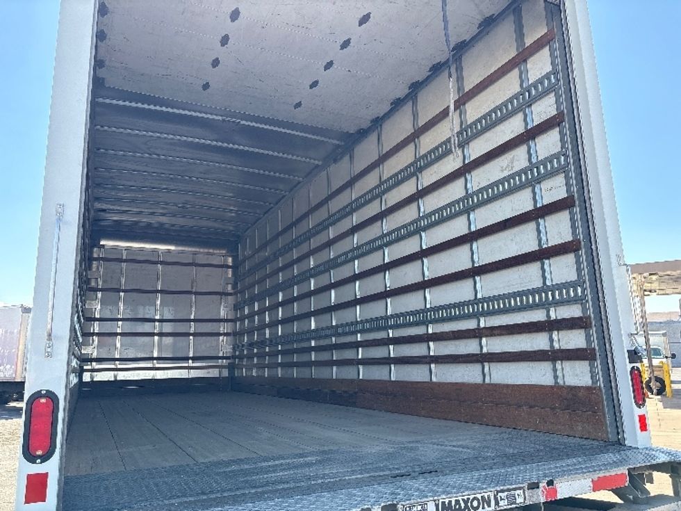 Medium Duty Box Truck-Light and Medium Duty Trucks-Hino-2019-268-Phoenix-AZ-184,126\n\t\tmiles-$ 50,000 - Image 12