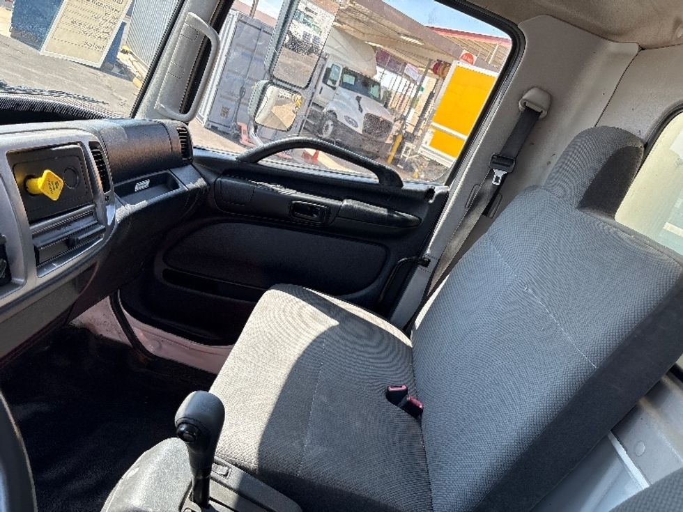 Medium Duty Box Truck-Light and Medium Duty Trucks-Hino-2019-268-Phoenix-AZ-184,126\n\t\tmiles-$ 50,000 - Image 19
