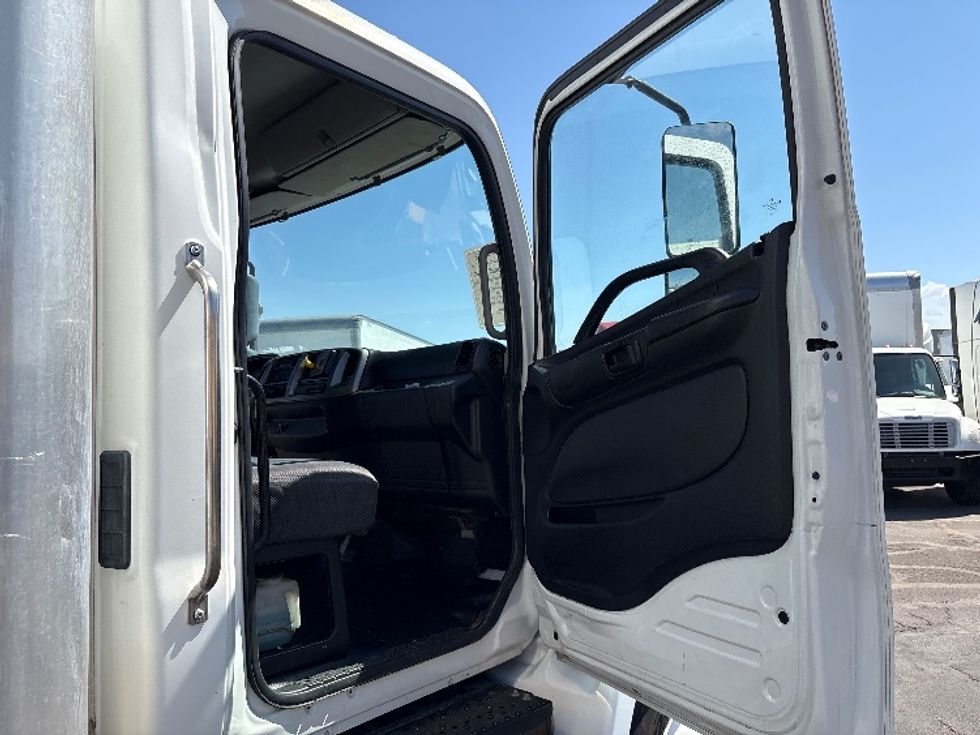 Medium Duty Box Truck-Light and Medium Duty Trucks-Hino-2019-268-Phoenix-AZ-184,126\n\t\tmiles-$ 50,000 - Image 20