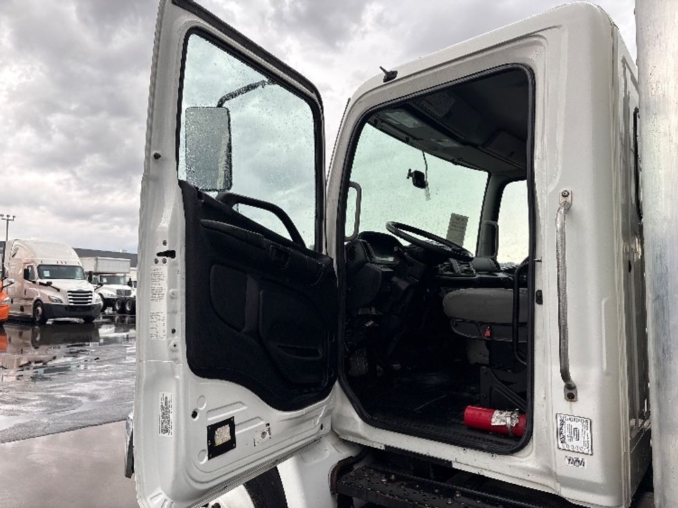 Medium Duty Box Truck-Light and Medium Duty Trucks-Hino-2019-268-Phoenix-AZ-198,998\n\t\tmiles-$ 46,750 - Image 16