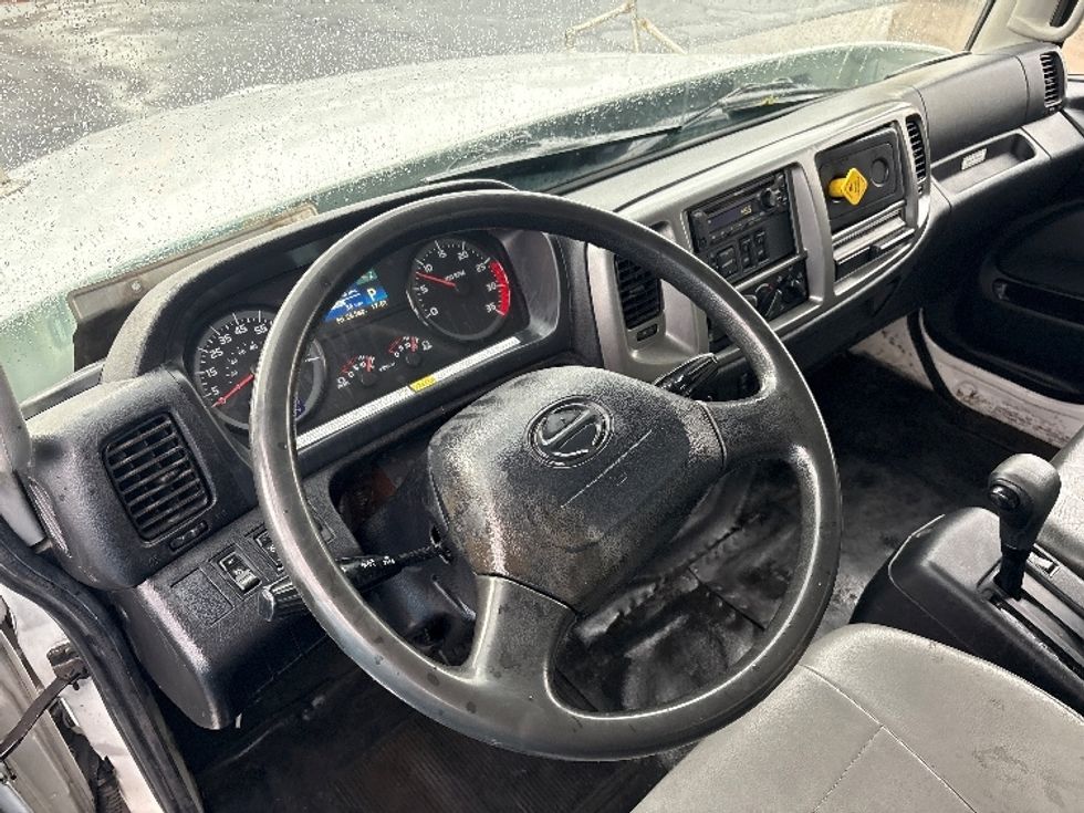 Medium Duty Box Truck-Light and Medium Duty Trucks-Hino-2019-268-Phoenix-AZ-198,998\n\t\tmiles-$ 46,750 - Image 17