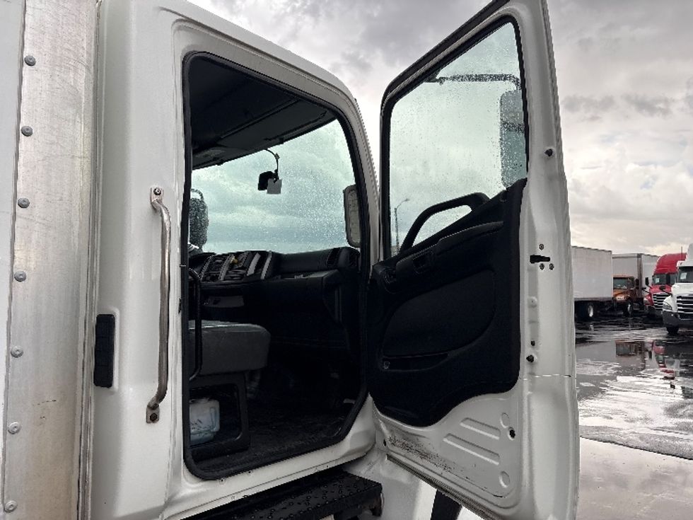 Medium Duty Box Truck-Light and Medium Duty Trucks-Hino-2019-268-Phoenix-AZ-198,998\n\t\tmiles-$ 46,750 - Image 20
