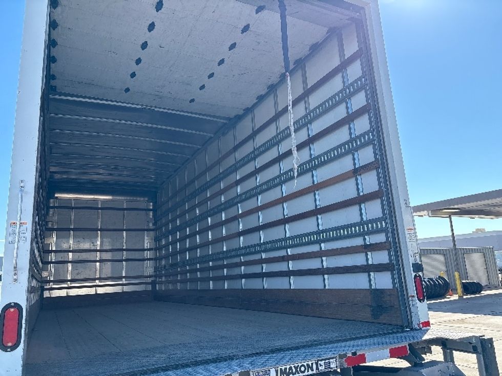 Medium Duty Box Truck-Light and Medium Duty Trucks-Hino-2019-268-Phoenix-AZ-217,200\n\t\tmiles-$ 44,750 - Image 12