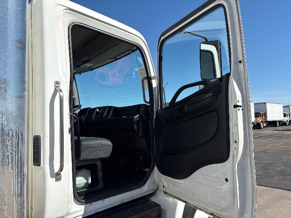Medium Duty Box Truck-Light and Medium Duty Trucks-Hino-2019-268-Phoenix-AZ-217,200\n\t\tmiles-$ 44,750 - Image 20