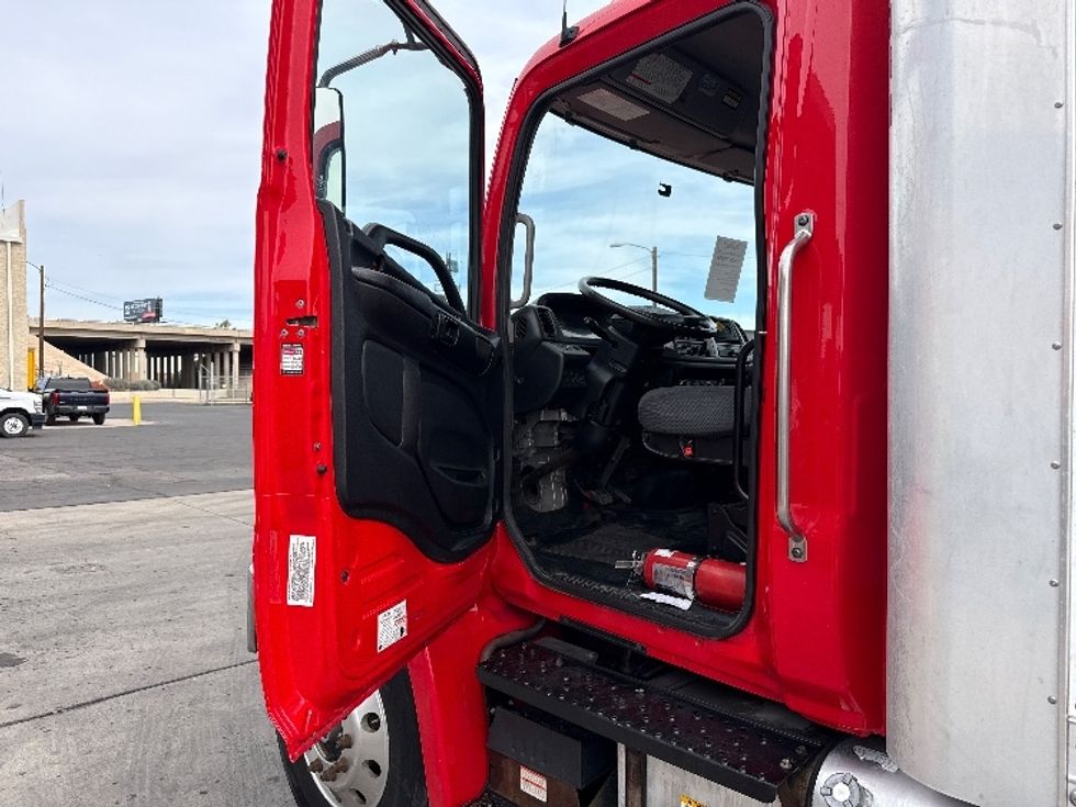 Medium Duty Box Truck-Light and Medium Duty Trucks-Hino-2019-268-Phoenix-AZ-223,431\n\t\tmiles-$ 42,000 - Image 16