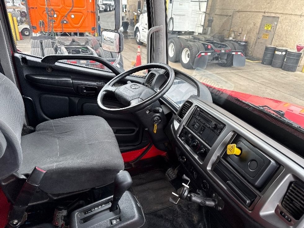 Medium Duty Box Truck-Light and Medium Duty Trucks-Hino-2019-268-Phoenix-AZ-223,431\n\t\tmiles-$ 42,000 - Image 22