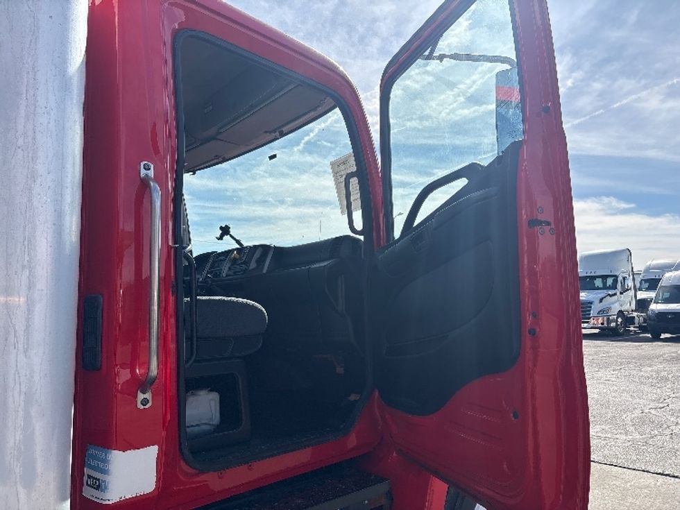 Medium Duty Box Truck-Light and Medium Duty Trucks-Hino-2019-268-Phoenix-AZ-278,996\n\t\tmiles-$ 33,250 - Image 20