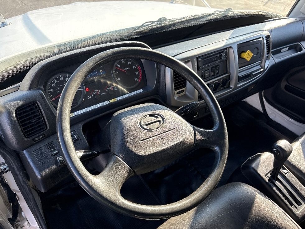 Medium Duty Box Truck-Light and Medium Duty Trucks-Hino-2019-268-Phoenix-AZ-301,146\n\t\tmiles-$ 29,000 - Image 17