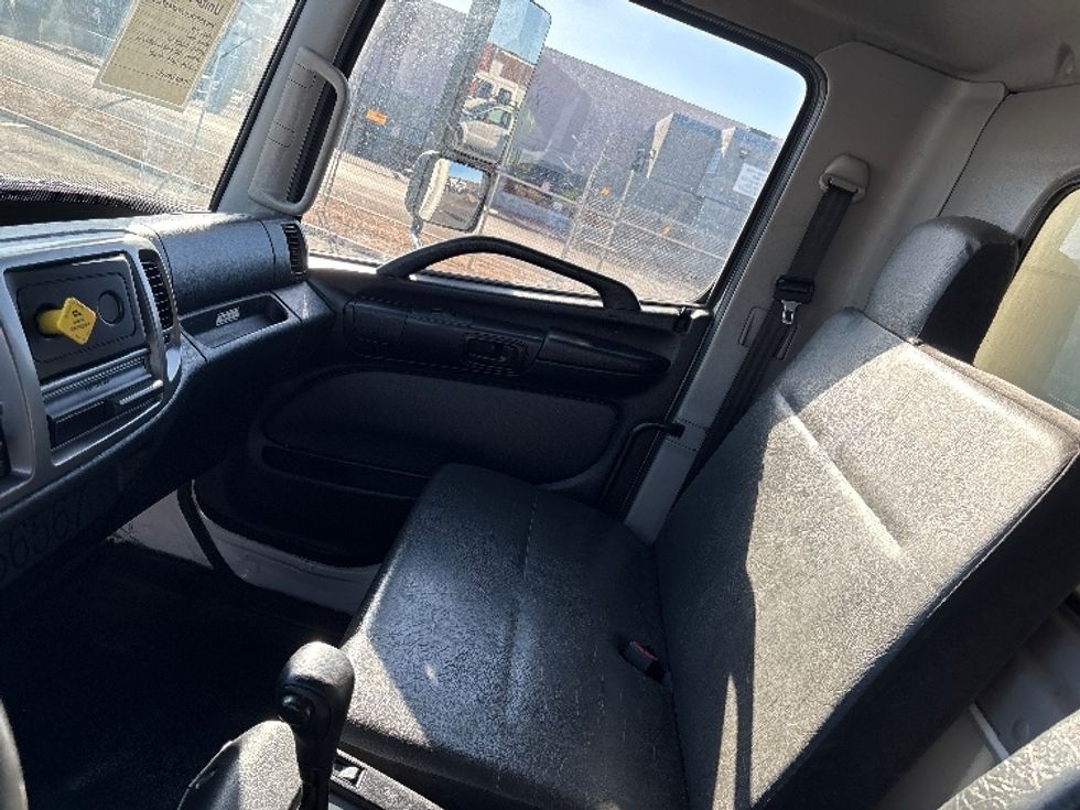 Medium Duty Box Truck-Light and Medium Duty Trucks-Hino-2019-268-Phoenix-AZ-301,146\n\t\tmiles-$ 29,000 - Image 19
