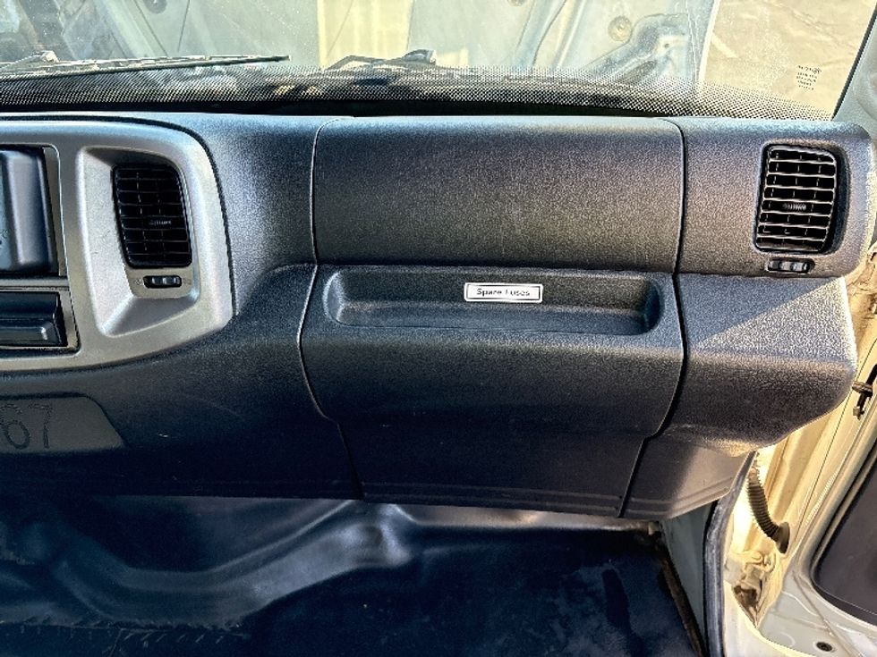 Medium Duty Box Truck-Light and Medium Duty Trucks-Hino-2019-268-Phoenix-AZ-301,146\n\t\tmiles-$ 29,000 - Image 21