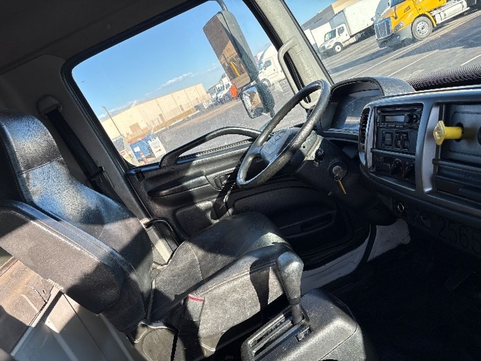 Medium Duty Box Truck-Light and Medium Duty Trucks-Hino-2019-268-Phoenix-AZ-301,146\n\t\tmiles-$ 29,000 - Image 22