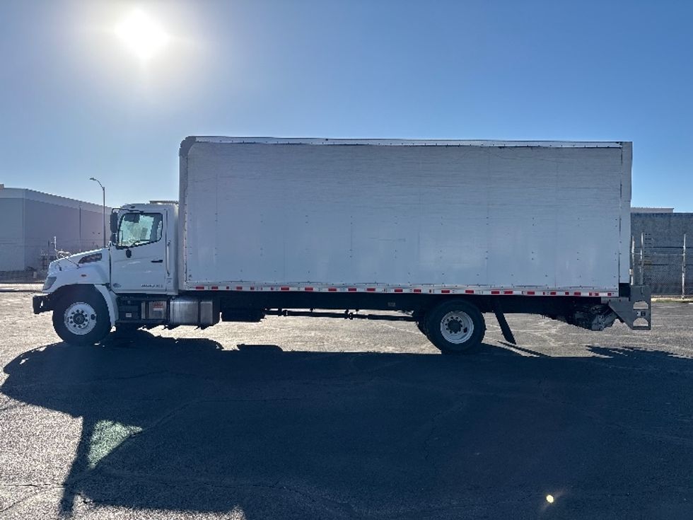 Medium Duty Box Truck-Light and Medium Duty Trucks-Hino-2019-268-Phoenix-AZ-301,146\n\t\tmiles-$ 29,000 - Image 4