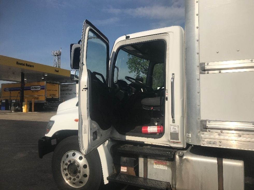 Medium Duty Box Truck-Light and Medium Duty Trucks-Hino-2019-268-Pittsburgh-PA-192,493\n\t\tmiles-$ 48,500 - Image 16