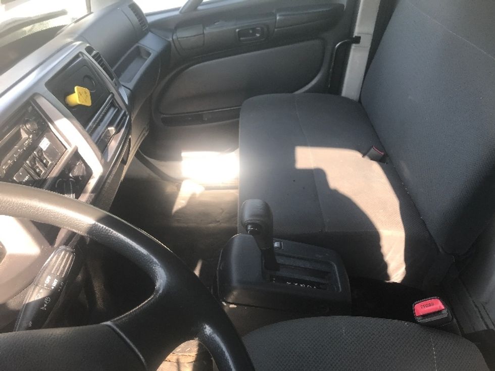 Medium Duty Box Truck-Light and Medium Duty Trucks-Hino-2019-268-Pittsburgh-PA-192,493\n\t\tmiles-$ 48,500 - Image 19
