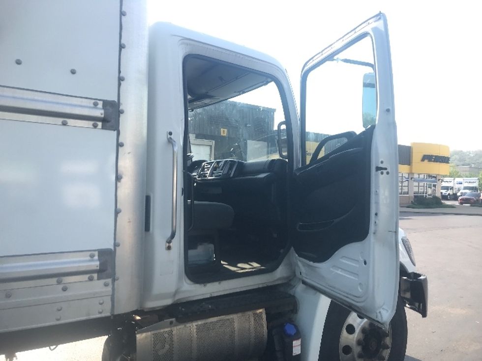 Medium Duty Box Truck-Light and Medium Duty Trucks-Hino-2019-268-Pittsburgh-PA-192,493\n\t\tmiles-$ 48,500 - Image 20