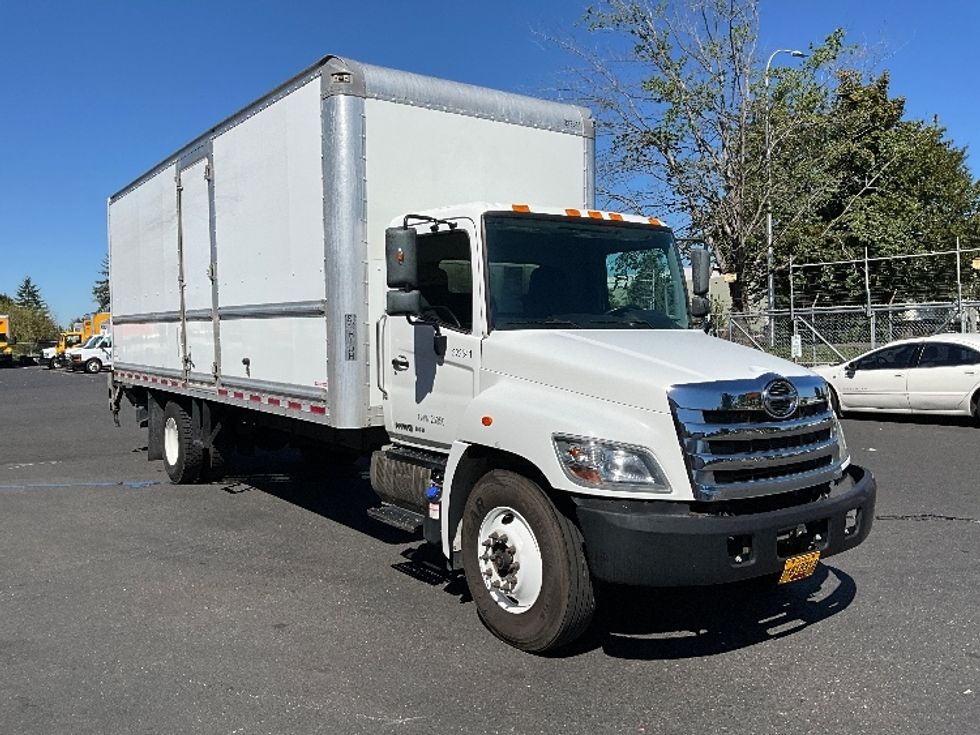 Medium Duty Box Truck-Light and Medium Duty Trucks-Hino-2019-268-Portland-OR-101,660\n\t\tmiles-$ 60,250 - Image 1