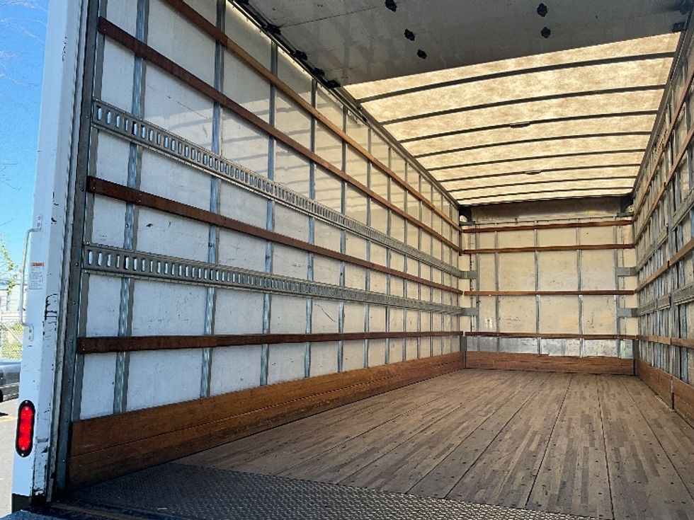 Medium Duty Box Truck-Light and Medium Duty Trucks-Hino-2019-268-Portland-OR-101,660\n\t\tmiles-$ 60,250 - Image 11