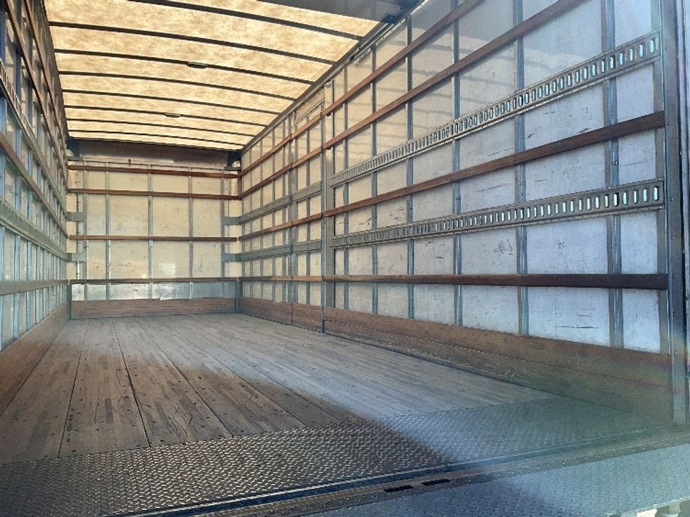 Medium Duty Box Truck-Light and Medium Duty Trucks-Hino-2019-268-Portland-OR-101,660\n\t\tmiles-$ 60,250 - Image 12