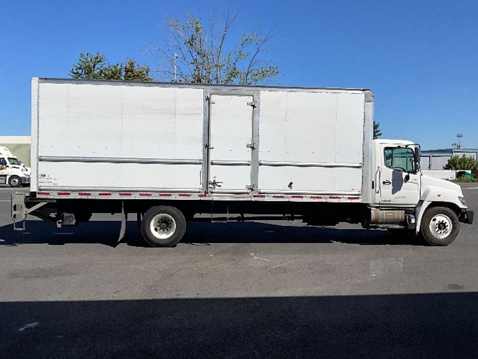 Medium Duty Box Truck-Light and Medium Duty Trucks-Hino-2019-268-Portland-OR-101,660\n\t\tmiles-$ 60,250 - Image 15