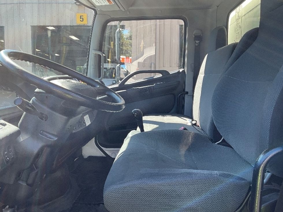 Medium Duty Box Truck-Light and Medium Duty Trucks-Hino-2019-268-Portland-OR-101,660\n\t\tmiles-$ 60,250 - Image 19