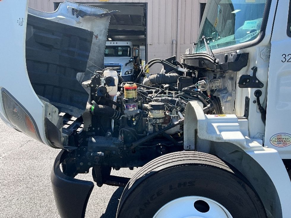 Medium Duty Box Truck-Light and Medium Duty Trucks-Hino-2019-268-Portland-OR-101,660\n\t\tmiles-$ 60,250 - Image 24