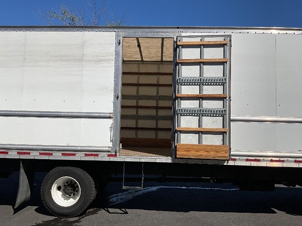 Medium Duty Box Truck-Light and Medium Duty Trucks-Hino-2019-268-Portland-OR-101,660\n\t\tmiles-$ 60,250 - Image 26