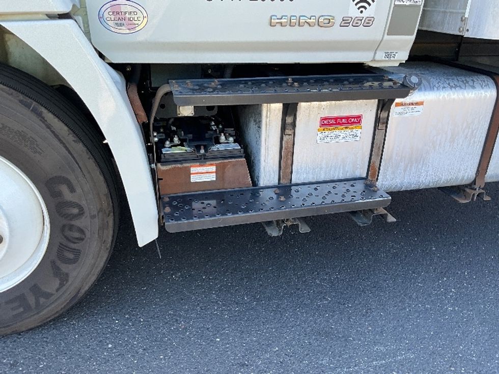 Medium Duty Box Truck-Light and Medium Duty Trucks-Hino-2019-268-Portland-OR-101,660\n\t\tmiles-$ 60,250 - Image 27